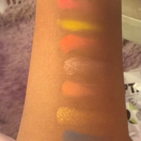 Colorfull eyeshadow - Picture 2 of 4